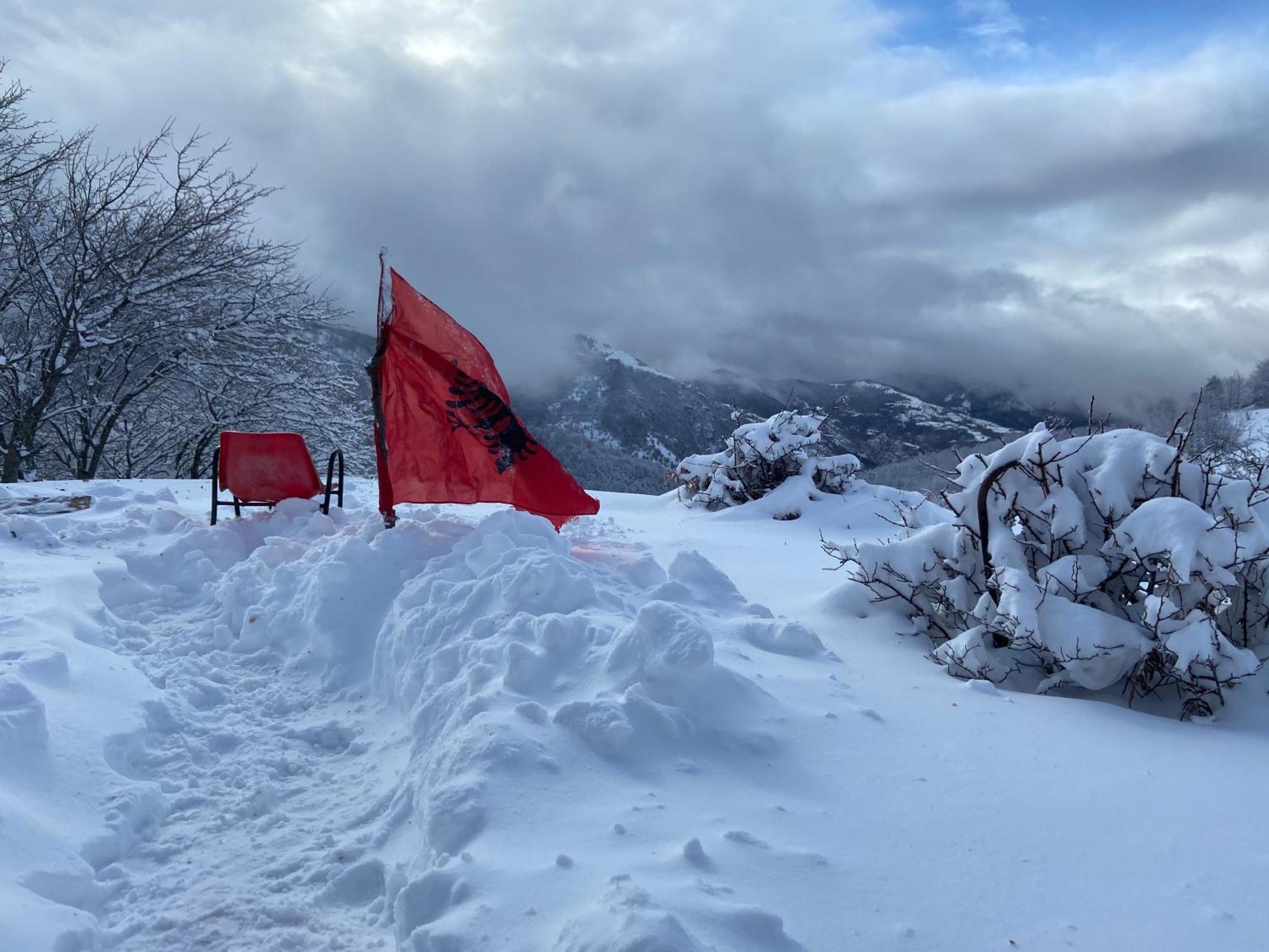 Отель Camping Shengjergj Тирана Экстерьер фото