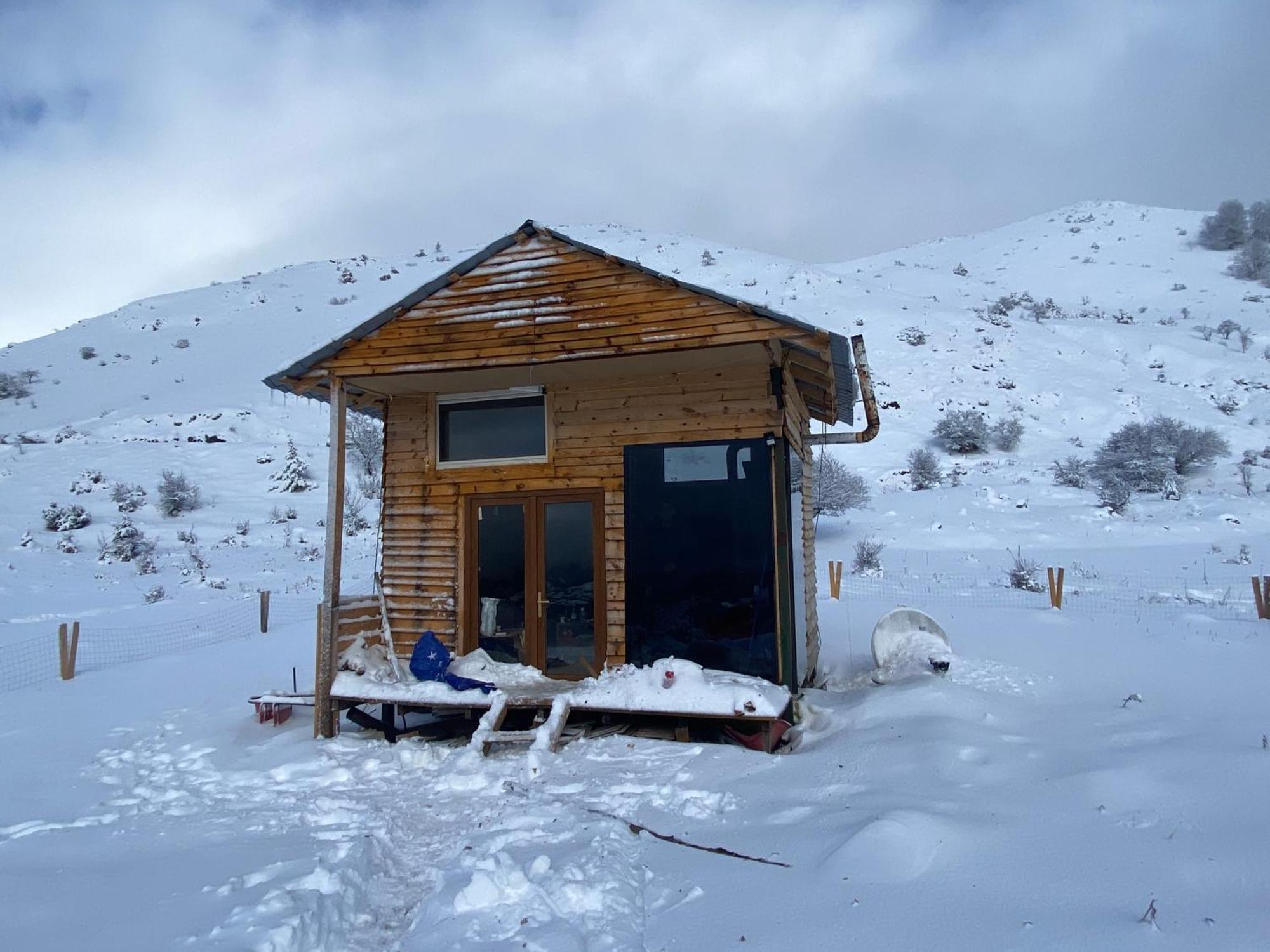 Отель Camping Shengjergj Тирана Экстерьер фото